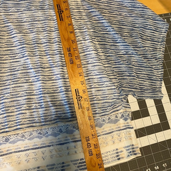 Chico’s, Size 1, blousy sleeved top, beautiful blue Aztec inspired design - Picture 8 of 8